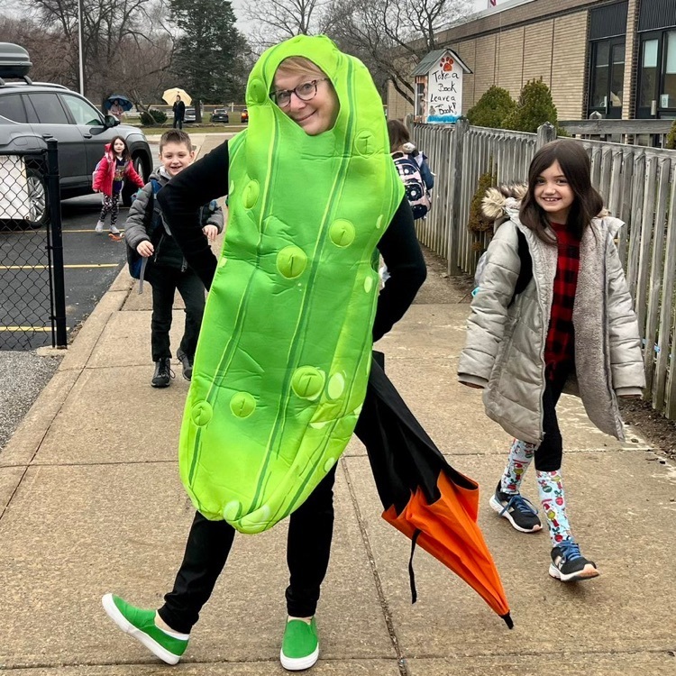 Gurney students met another LLS goal - raising $4,100 for Pennies for Patients = Mrs. Czerr wearing a pickle costume all day! Thank you @GurneyLibrary for always being supportive and making things fun! You bring smiles to so many! #WriteTheStory