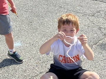 What better last buddy class activity with @MrsDugachClass than building and testing bubble wands? The joy from both Kindergarten and second graders was contagious! #writethestory #cfevs