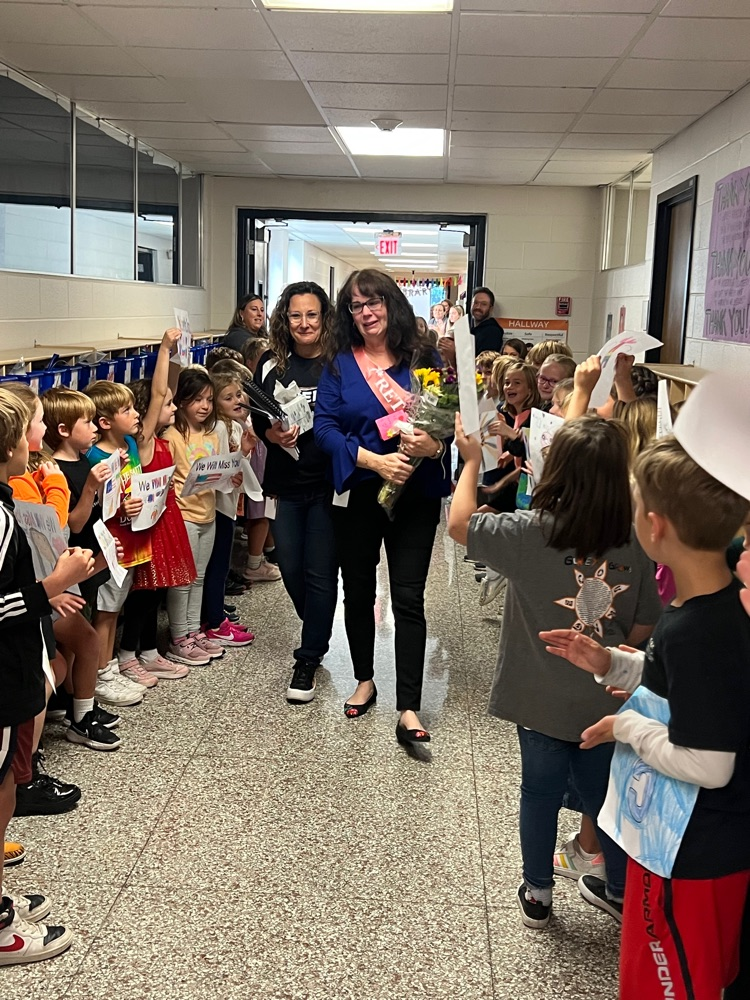 Students and staff lined the halls of gurney to say goodbye to Mrs Diane Santucci! 
